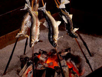「いろり和食膳」（一部）岩魚の塩焼き。頭から食べられます！豪快にどうぞ