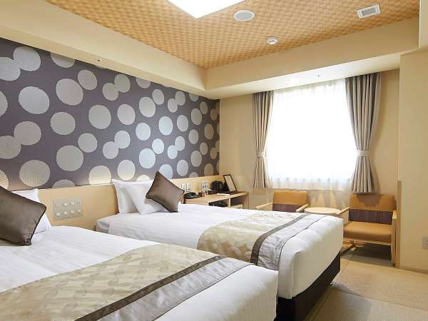 当ホテルの客室は、全てのお部屋が畳の上にベッドがある和モダンなお部屋です。