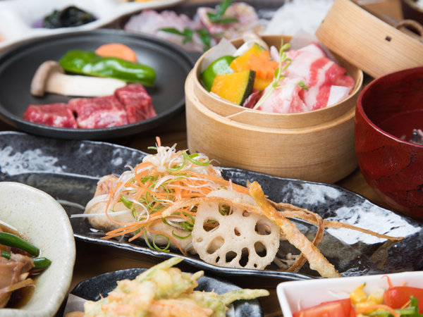 *【夕食一例】屋久島の食材をたっぷり使った自慢の料理が並びます。