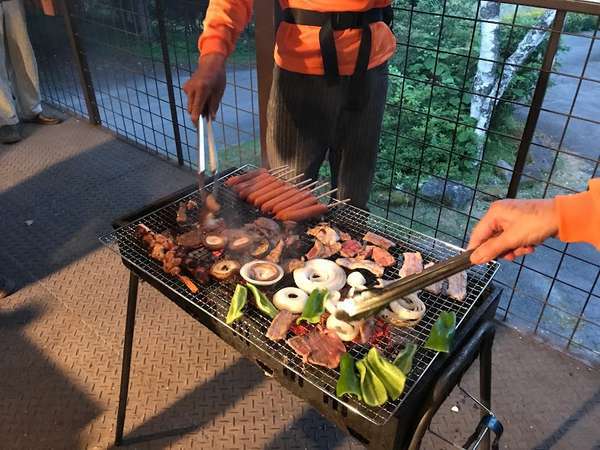 屋根付きデッキでBBQ