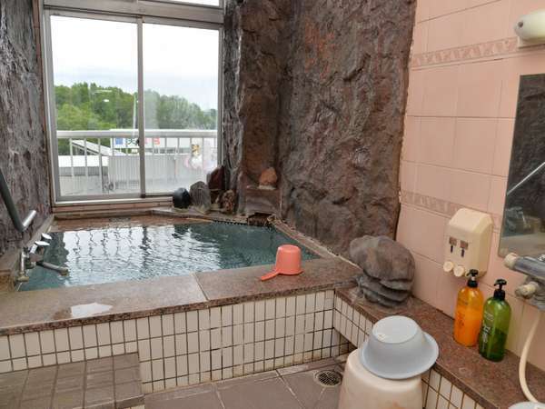 ◆岩風呂付和室　お風呂からの眺めの最高です。岩風呂は、天然温泉です。