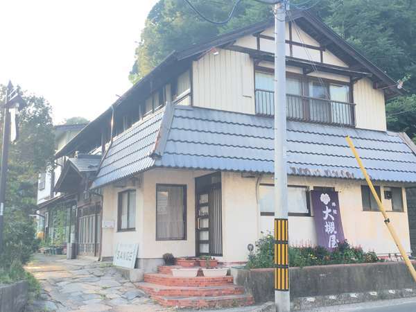 当館の外観です。100年前から建物の建っている場所は変わりません。