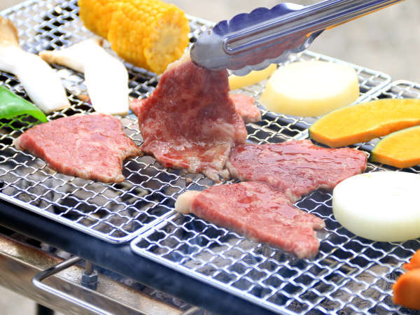 夏と言えばBBQ！国産牛と野菜に、焼きそば付き♪屋根付きなので、雨でも安心です！