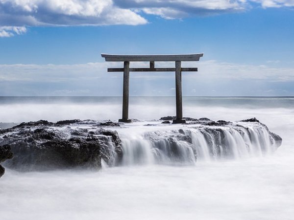 神磯の鳥居