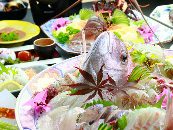 【夕食一例】お造り・超新鮮な獲れたての魚介を楽しめる単品料理♪4名以上は姿盛！
