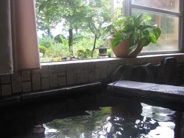 浴槽から庭と景色