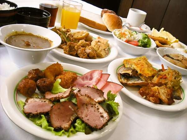 ご朝食はホテル１F「あるふぁ・が～でん」が和・洋バイキングをご用意致しております。