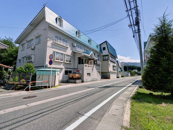 *湯沢ICから車で6分とアクセス抜群で湯沢・苗場観光の拠点に◎ペットの同室宿泊もOK！