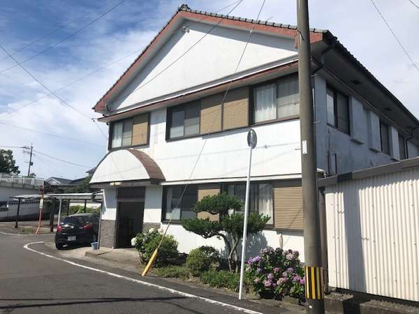 白で見つけやすい建物です！