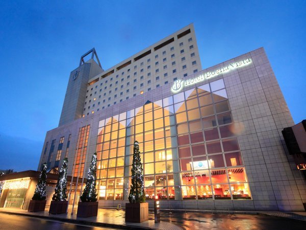 【外観_01】信州松本のランドマークホテルとして、そびえる当ホテル。その名は“絶景”の意。