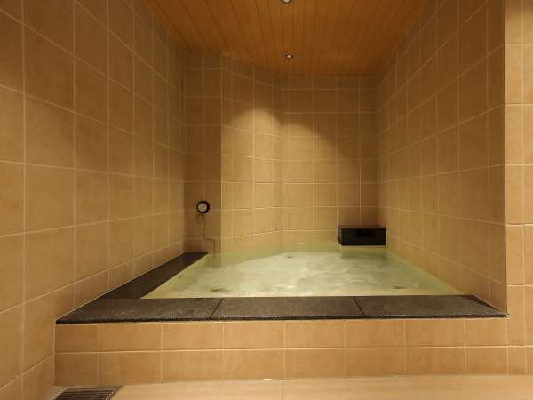 男性専用大浴場「サウナ亀の家」水風呂　しっかり冷えています！