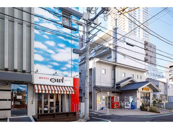 日暮里駅から徒歩３分で近隣にはコンビニ・飲食店多数あります。隣りは綺麗な銭湯です