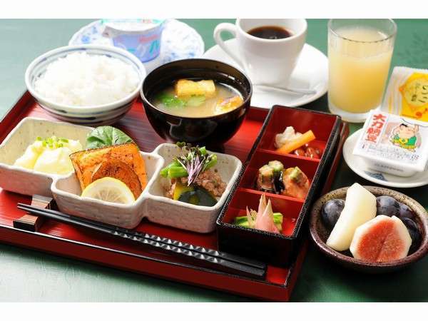 人気の朝食　地元コシヒカリ湯沢源流米使用　和食膳