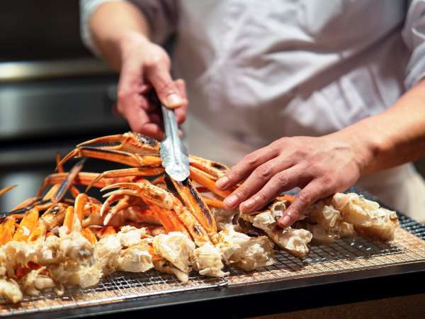 夕食一例　焼きズワイガニ