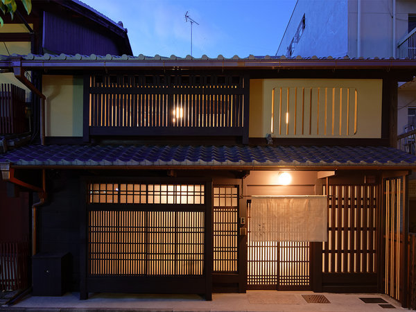 ・【外観】歴史的希少価値の高い京町家一棟貸切のお宿