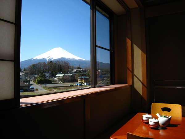 客室に居ながら富士山の眺めを満喫。