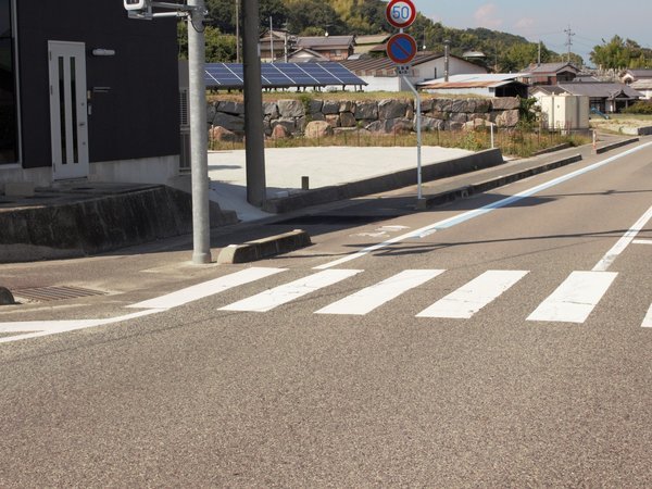 建物横駐車場