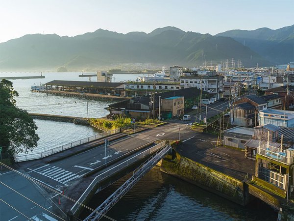 ホテルから眺める尾鷲の漁港