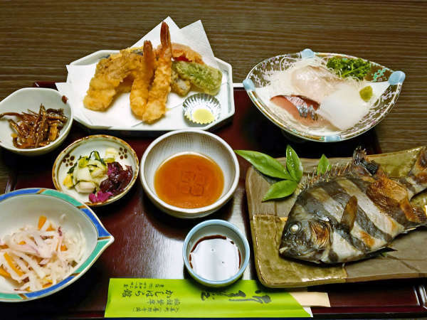 *【夕食一例】富山の四季折々の山海の幸をたっぷり楽しめる人気の夕食！
