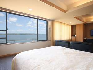 米国シーリー社製クイーンベッドで最上の寝心地を…スイートルーム（和洋室　総面積64㎡）