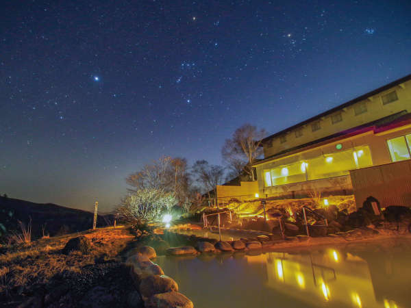 【こまくさの湯】晴れた夜には満天の星が広がります。ゆっくり温泉に浸かりながらお楽しみください。