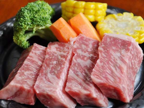 しまね和牛(130ｇ)ステーキ｡切れ数が変わることがあります。(例)