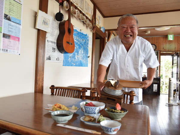 店主の自慢の釜めしです