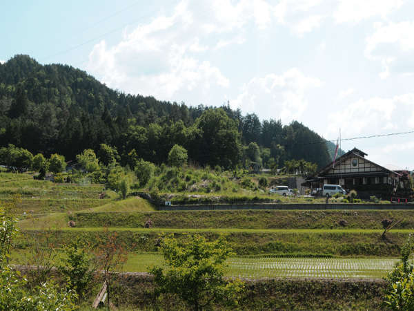 豊かな自然のロケ地。ツインルームからの景観。Twin room's have the view of rich nature.