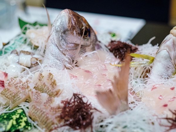 旬の魚をどどぉーーーんと船盛で！味も見た目も大満足