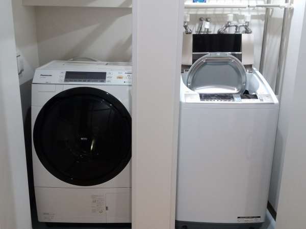 ドラム式と縦型の２種類の洗濯機をご用意。 お好みや、洗濯物の種類によって使い分けができます。
