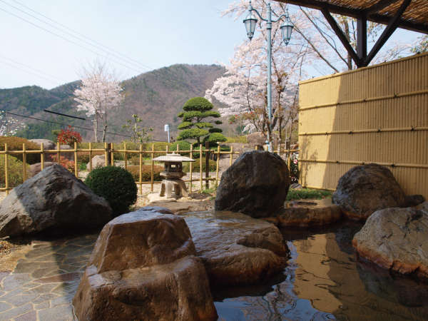 【春期】露天からの花見風呂