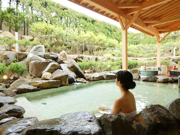 露天風呂『なみなみの湯』絹のような肌触りのお湯