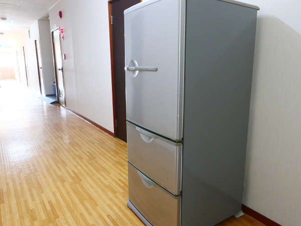 館内にてご宿泊者様がご利用できる冷蔵庫になります。