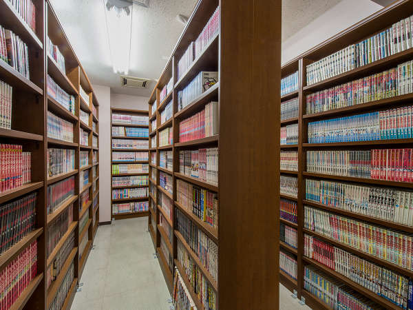 マンガ図書館には常時5000冊以上のコミックをそろえております。