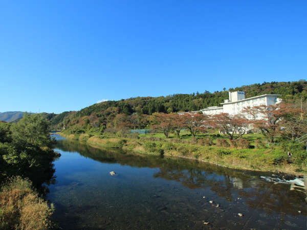 *【外観】白石川から望む景色。どこか懐かしい山里の風景がここに。