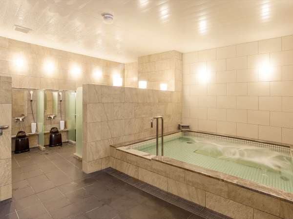 ■大浴場■旅の疲れを癒す男女別の大浴場を完備。夜は深夜1:00まで、朝は6:00から営業しています。