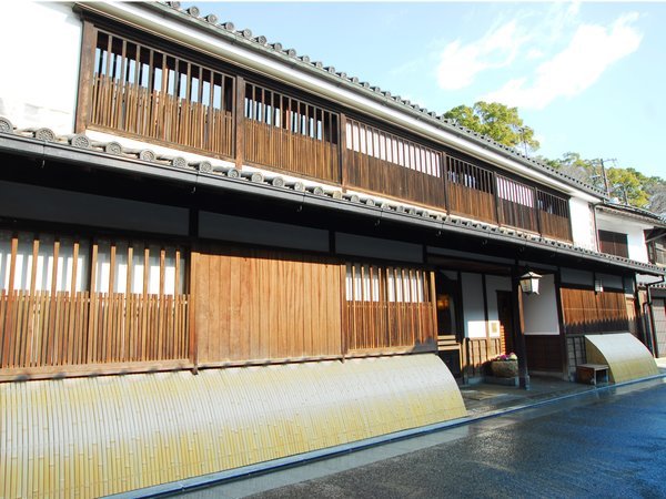 江戸時代中期に建てられた民家をいたわりつつ、その情緒をいまに伝えるしつらえです。
