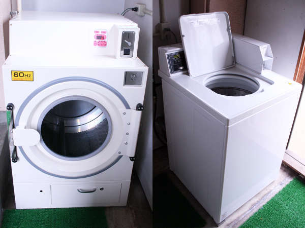 コインランドリー。洗濯機は7kg型1回200円。洗剤は自販機で40円で販売。乾燥機はガス式10分100円。