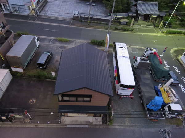 第２・第３駐車場。青空平面駐車場のため高さ制限なし。2tトラック以上は有料・要予約。