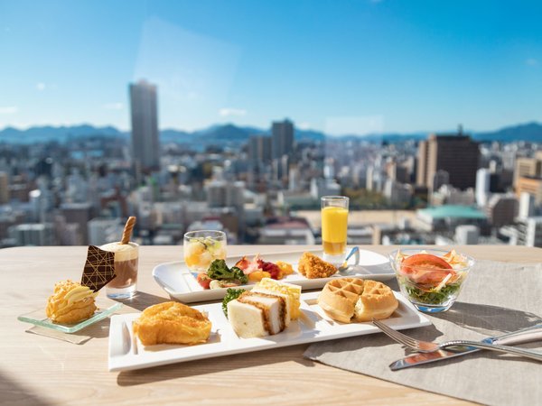 ご朝食はホテル最上階のコフレールにて