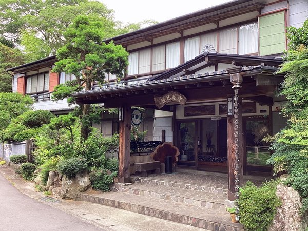 *【外観】明治10年（1877年）創業。湯治場から始まり、今日まで多くの方に親しまれてきました。