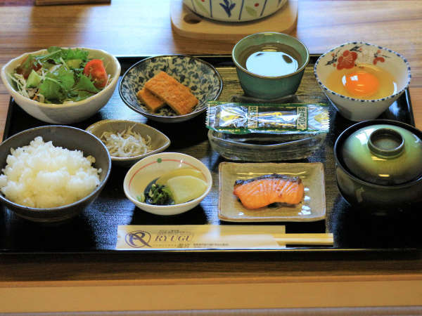 【和朝食】からだにやさしい和食が一番♪ご飯のお代わりは自由！しっかり食べて元気におでかけください