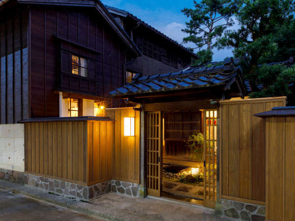 文豪・徳田 秋聲の異母兄、正田 順太郎が住まわれた築150年の武家屋敷が町家ホテルに生まれ変わりました