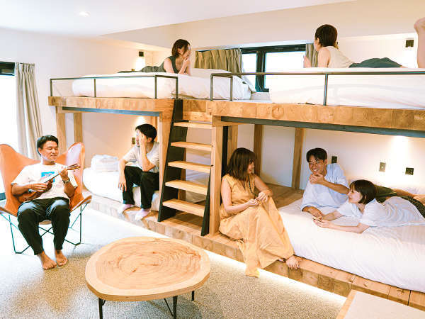 最大8名宿泊可能な広々4ベッド