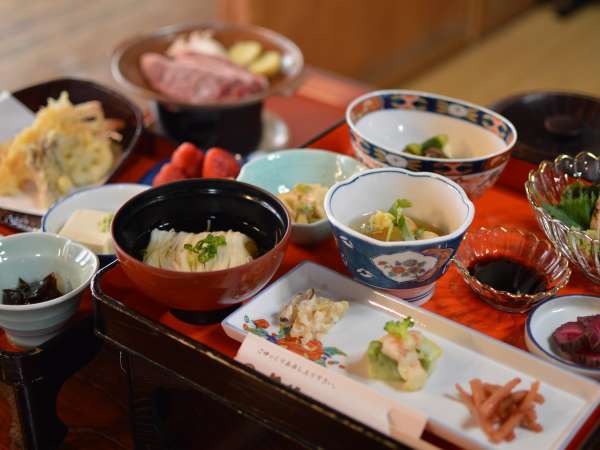 【大和牛会席】大和牛に豆腐に鮎に…奈良のうまいもの盛りだくさんの会席です。