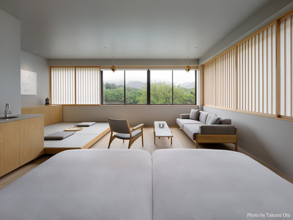 Junior Suite｜隣接する荒池と春日山原始林を望む、奈良の普遍性を感じるハリウッドツインの和洋室です。