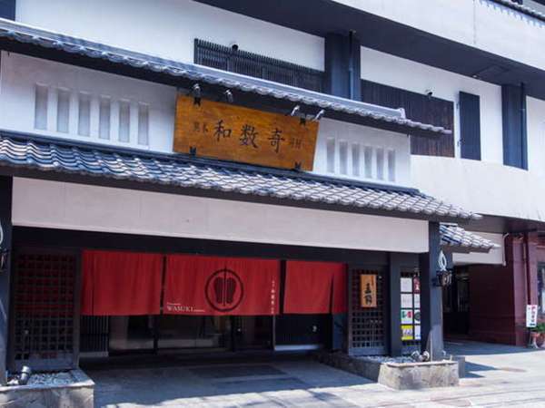 当館は熊本市内中心部に位置し、観光・ビジネスに大変便利な好立地にあります。