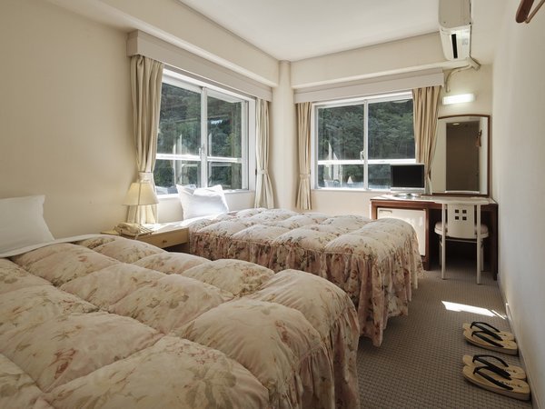 ツイン(11平米)ユニットバス付き