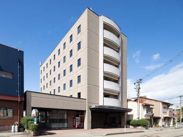 *【外観】JR松任駅から徒歩3分。無料駐車場完備のアクセスしやすいホテル♪ビジネスや観光拠点に