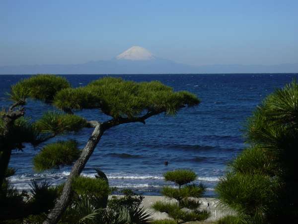 大浴場から眺める風景（洋上に浮かぶ富士山）！